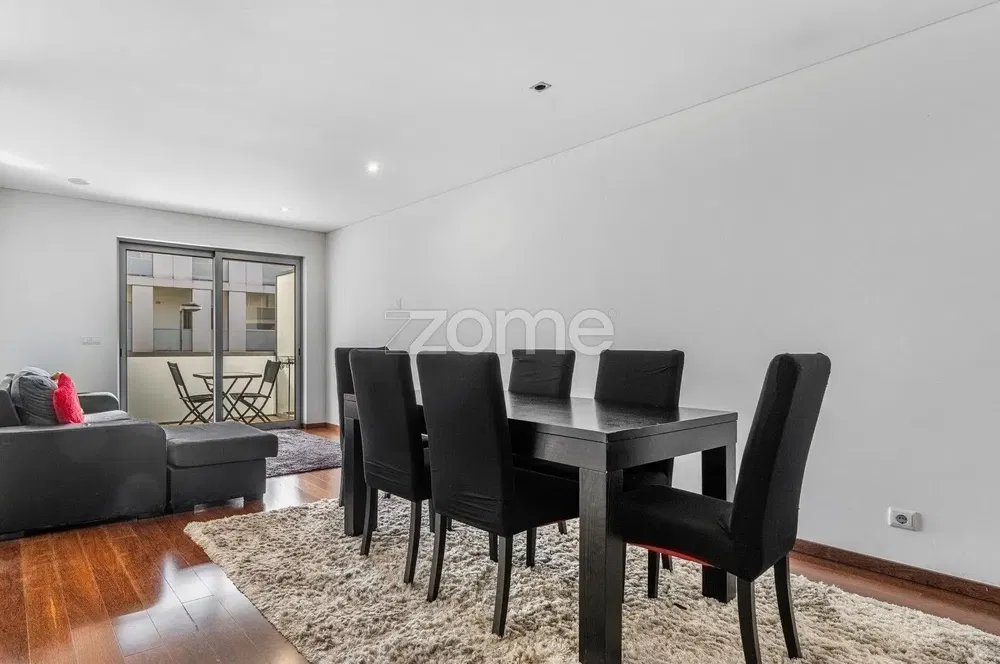 Küche; küchengeräte, holzboden, tageslicht, moderner stil