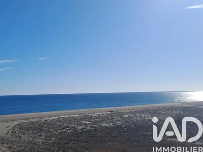 مطبخ; أجهزة المطبخ, أرضية خشبية, ضوء طبيعي, أسلوب عصري