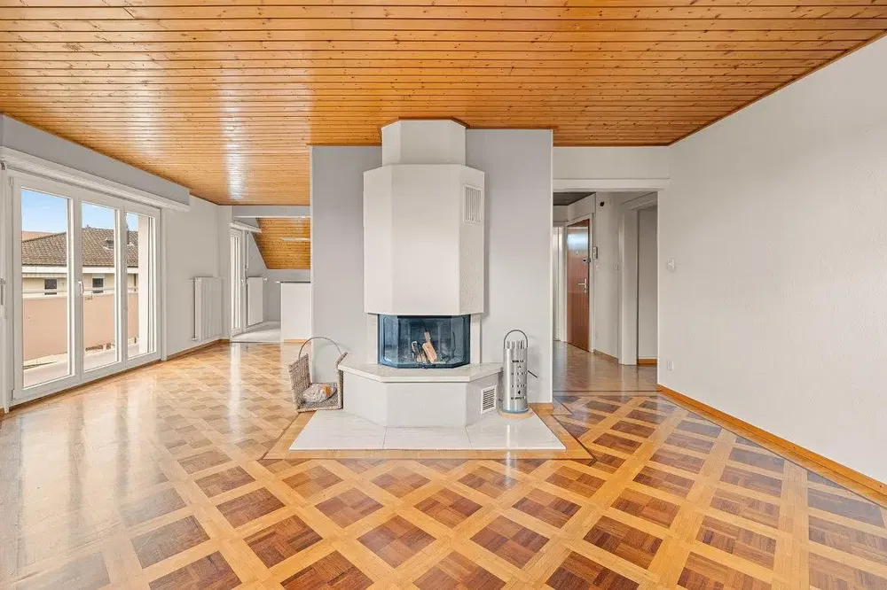 Küche; küchengeräte, holzboden, tageslicht, moderner stil