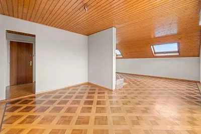 Wohnzimmer; holzboden, tageslicht, moderner stil