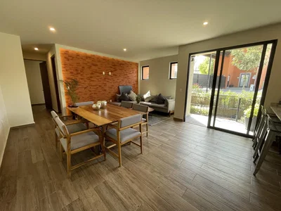 Cuisine; électroménager, parquet, lumière naturelle, style moderne
