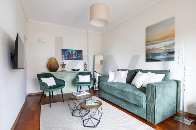 Küche; küchengeräte, holzboden, tageslicht, moderner stil