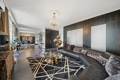 Cucina; elettrodomestici, pavimento in legno, luce naturale, stile moderno