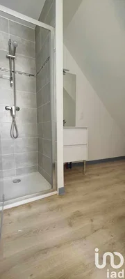 Cocina; electrodomésticos, suelo de madera, luz natural, estilo moderno