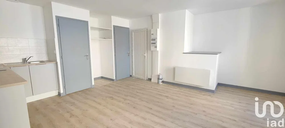 Cocina; electrodomésticos, suelo de madera, luz natural, estilo moderno