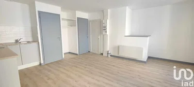 Cocina; electrodomésticos, suelo de madera, luz natural, estilo moderno