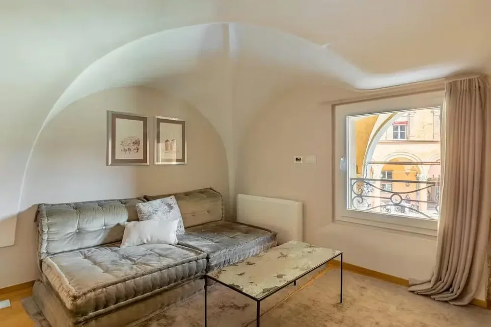 Cuisine; électroménager, parquet, lumière naturelle, style moderne