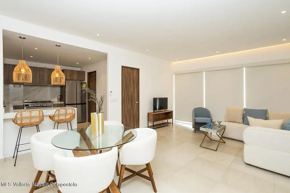 Cuisine; électroménager, parquet, lumière naturelle, style moderne