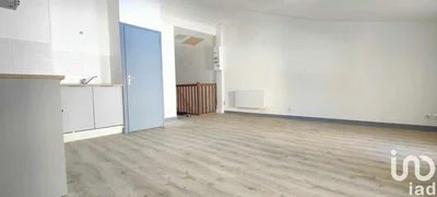مطبخ; أجهزة المطبخ, أرضية خشبية, ضوء طبيعي, أسلوب عصري