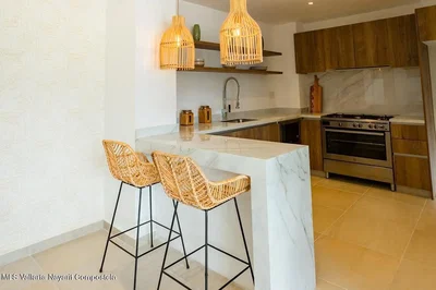 Cuisine; électroménager, parquet, lumière naturelle, style moderne
