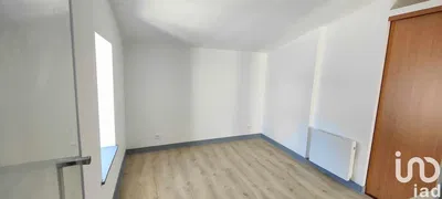 Woonkamer; houten vloer, natuurlijk licht, moderne stijl