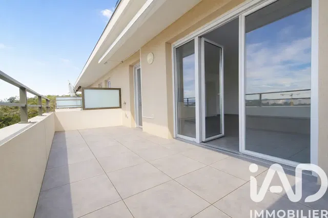 مطبخ; أجهزة المطبخ, أرضية خشبية, ضوء طبيعي, أسلوب عصري