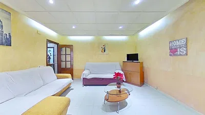 Кухня; кухненски уреди, дървен под, естествена светлина, модерен стил