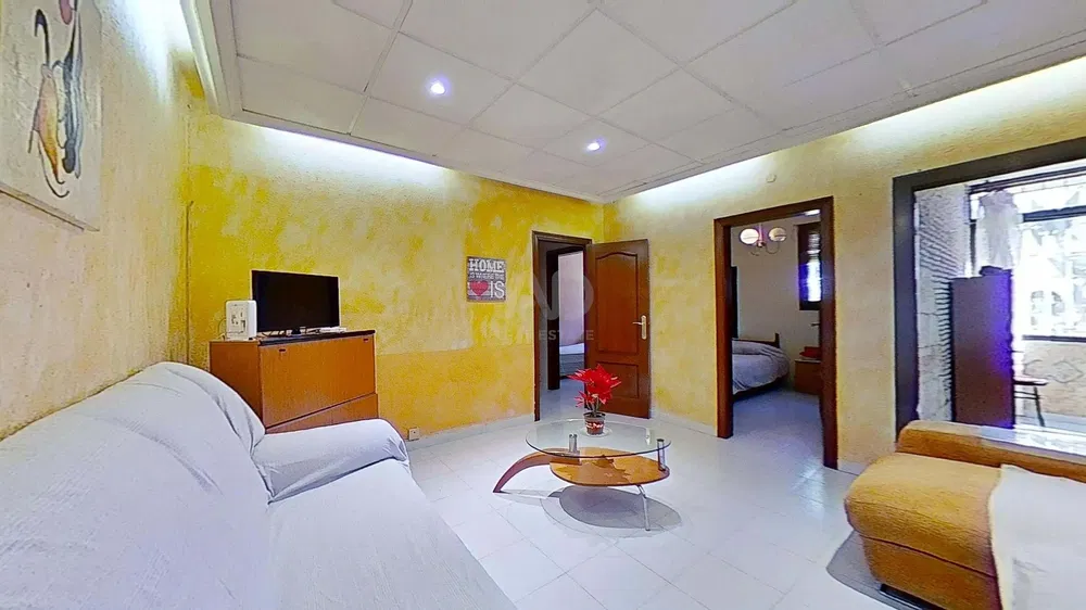 Кухня; кухненски уреди, дървен под, естествена светлина, модерен стил