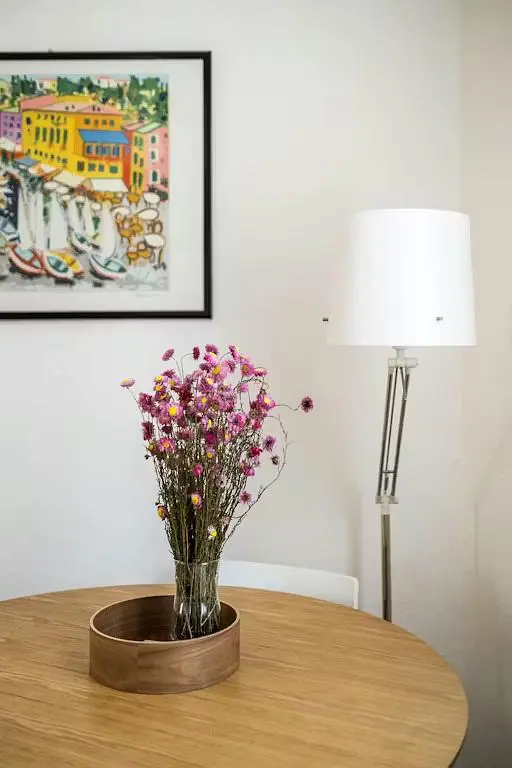 Cuisine; électroménager, parquet, lumière naturelle, style moderne