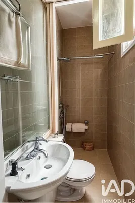 Küche; küchengeräte, holzboden, tageslicht, moderner stil