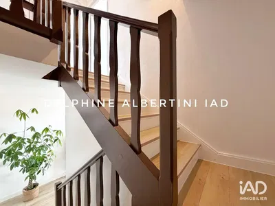 Cuisine; électroménager, parquet, lumière naturelle, style moderne