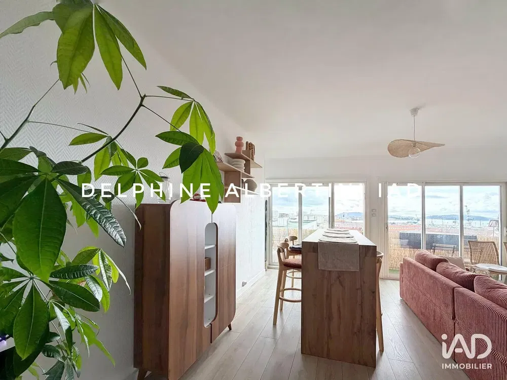 Cuisine; électroménager, parquet, lumière naturelle, style moderne