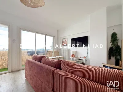 Cuisine; électroménager, parquet, lumière naturelle, style moderne