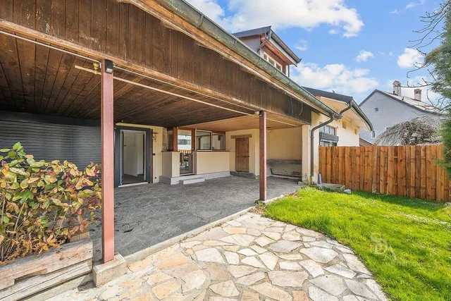 Wohnzimmer; holzboden, tageslicht, moderner stil