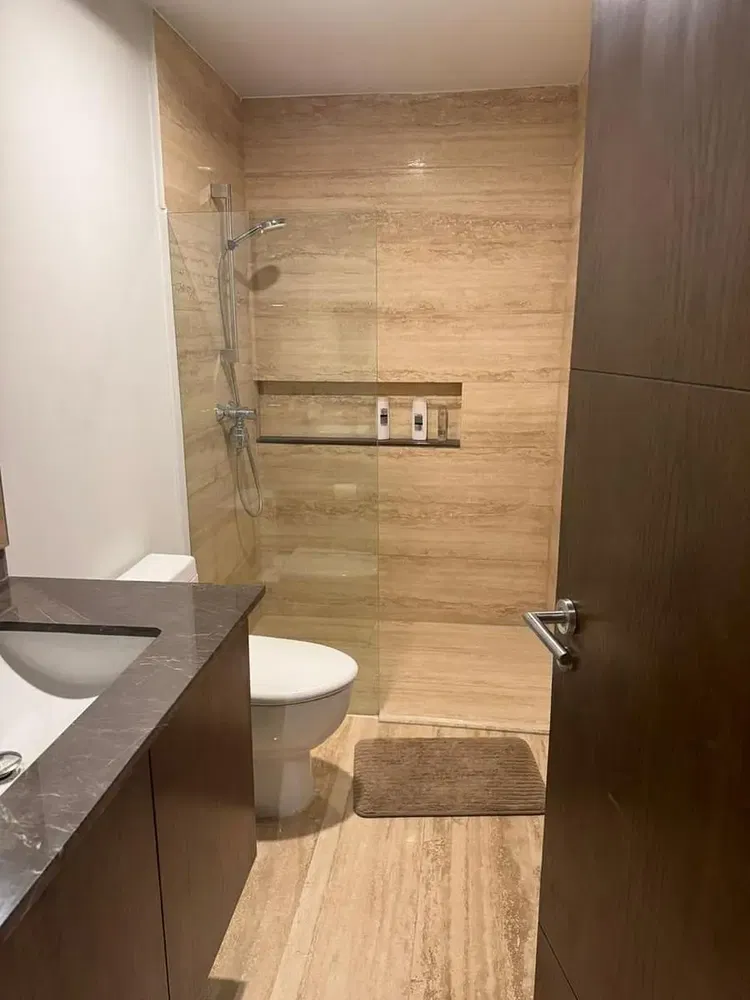 Salon; podłoga drewniana, światło dzienne, styl nowoczesny