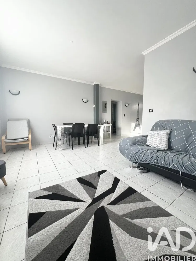 Küche; küchengeräte, holzboden, tageslicht, moderner stil