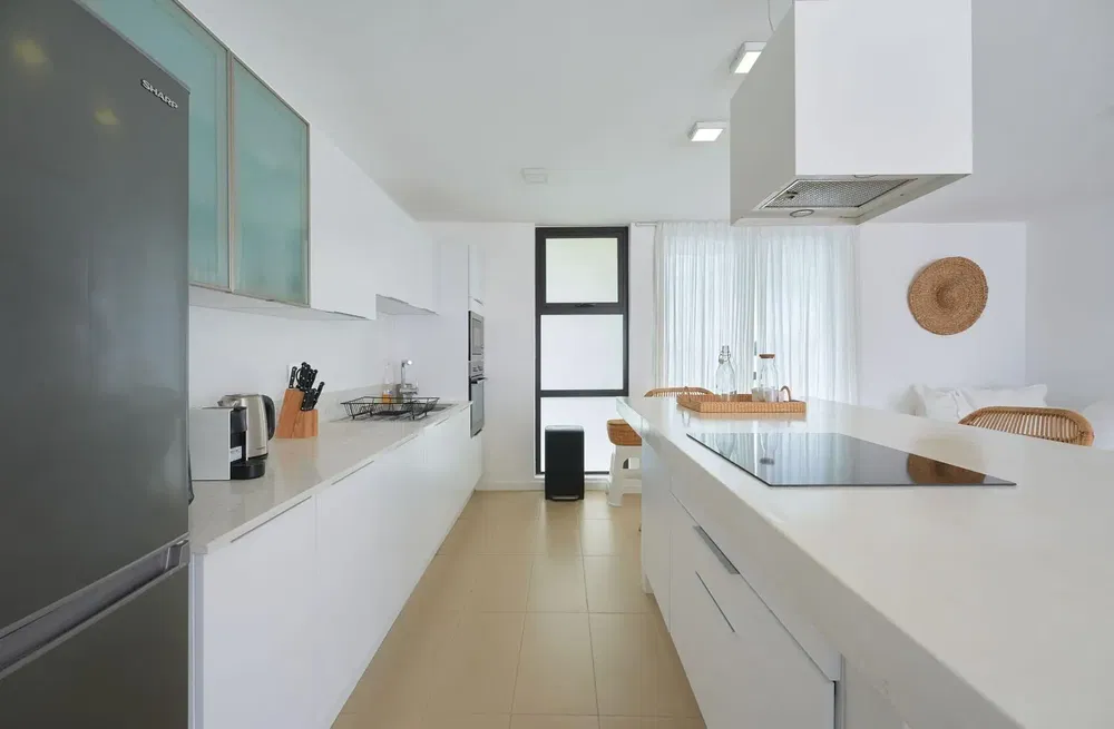 Salon; parquet, lumière naturelle, style moderne