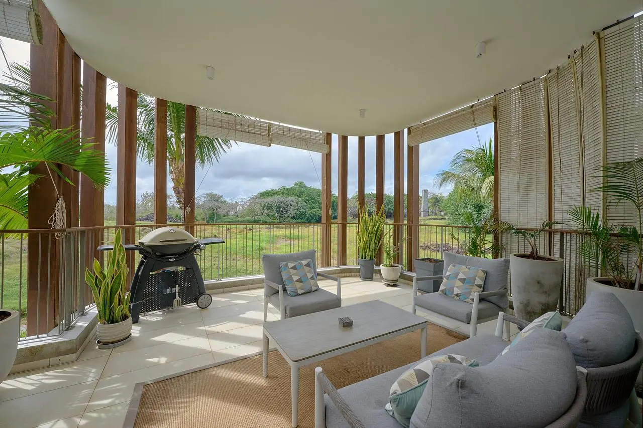 Cuisine; électroménager, parquet, lumière naturelle, style moderne