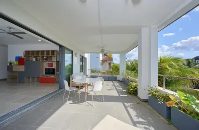 Küche; küchengeräte, fliesenboden, tageslicht, moderner stil