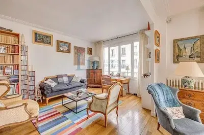 Cuisine; électroménager, parquet, lumière naturelle, style moderne