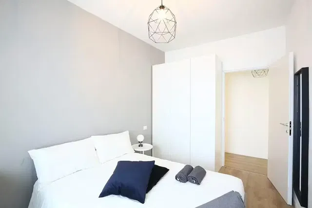 Wohnzimmer; holzboden, tageslicht, moderner stil