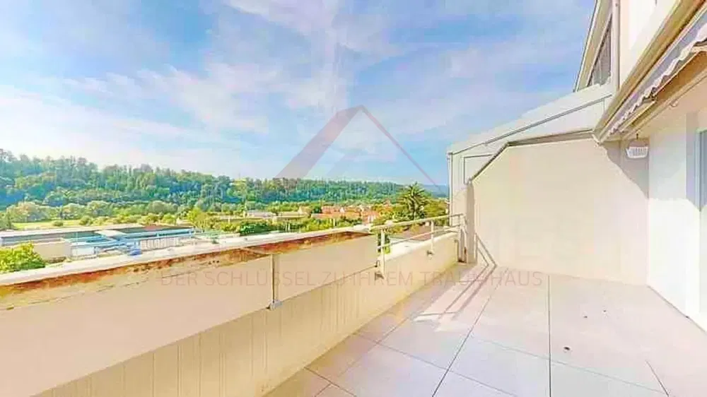 Дневна соба; дрвени под, природно светло, модерни стил