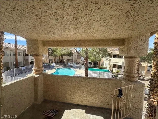 Küche; küchengeräte, holzboden, tageslicht, moderner stil