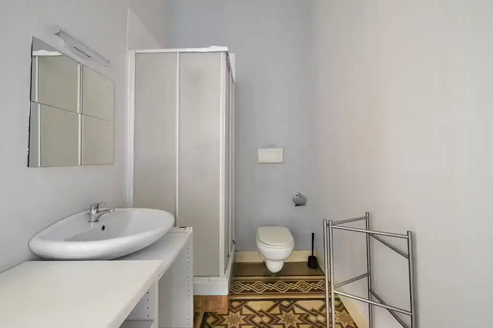 Küche; küchengeräte, holzboden, tageslicht, moderner stil