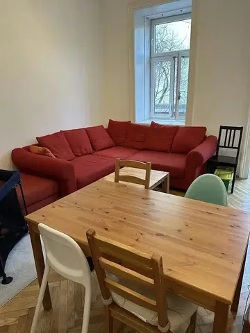 Cuisine; électroménager, parquet, lumière naturelle, style moderne