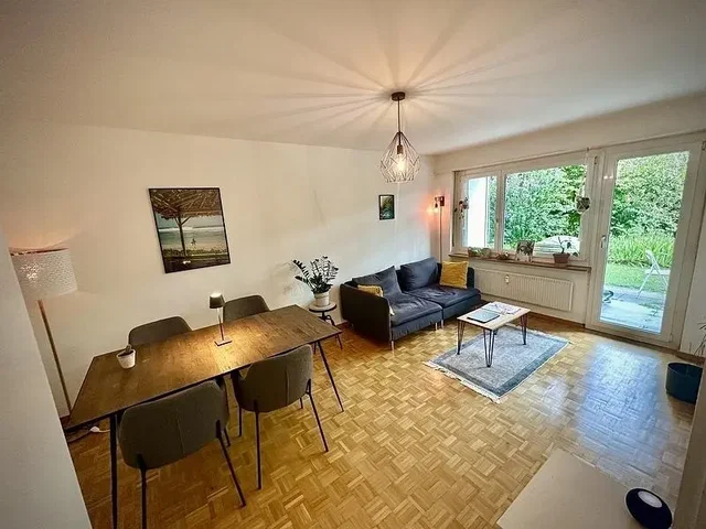 مطبخ; أجهزة المطبخ, أرضية خشبية, ضوء طبيعي, أسلوب عصري