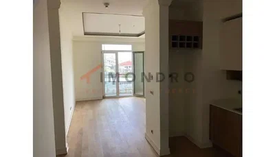 مطبخ; أجهزة المطبخ, أرضية خشبية, ضوء طبيعي, أسلوب عصري