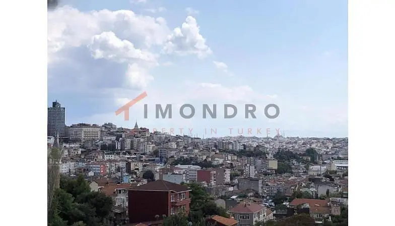 Kuchnia; sprzęt kuchenny, podłoga drewniana, światło dzienne, styl nowoczesny