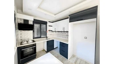 مطبخ; أجهزة المطبخ, أرضية خشبية, ضوء طبيعي, أسلوب عصري