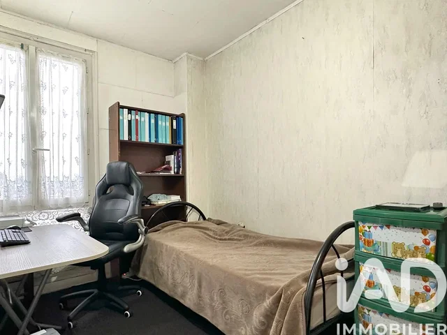 Cucina; elettrodomestici, pavimento in legno, luce naturale, stile moderno