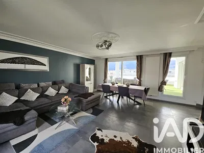 مطبخ; أجهزة المطبخ, أرضية خشبية, ضوء طبيعي, أسلوب عصري