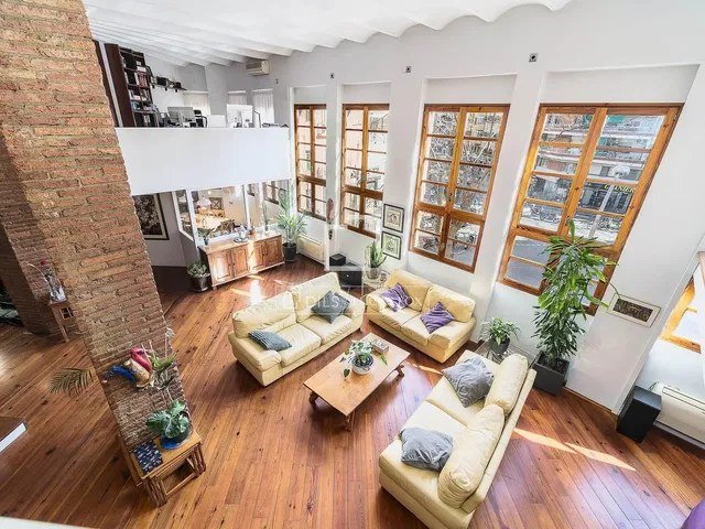 Living room; wood floor, natural light, modern style