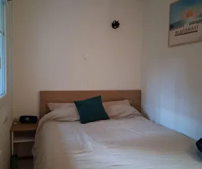 مطبخ; أجهزة المطبخ, أرضية خشبية, ضوء طبيعي, أسلوب عصري