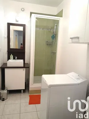 Cocina; electrodomésticos, suelo de madera, luz natural, estilo moderno