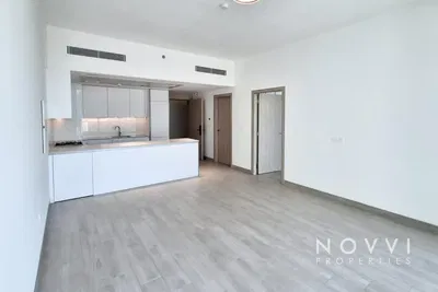 Wohnzimmer; holzboden, tageslicht, moderner stil