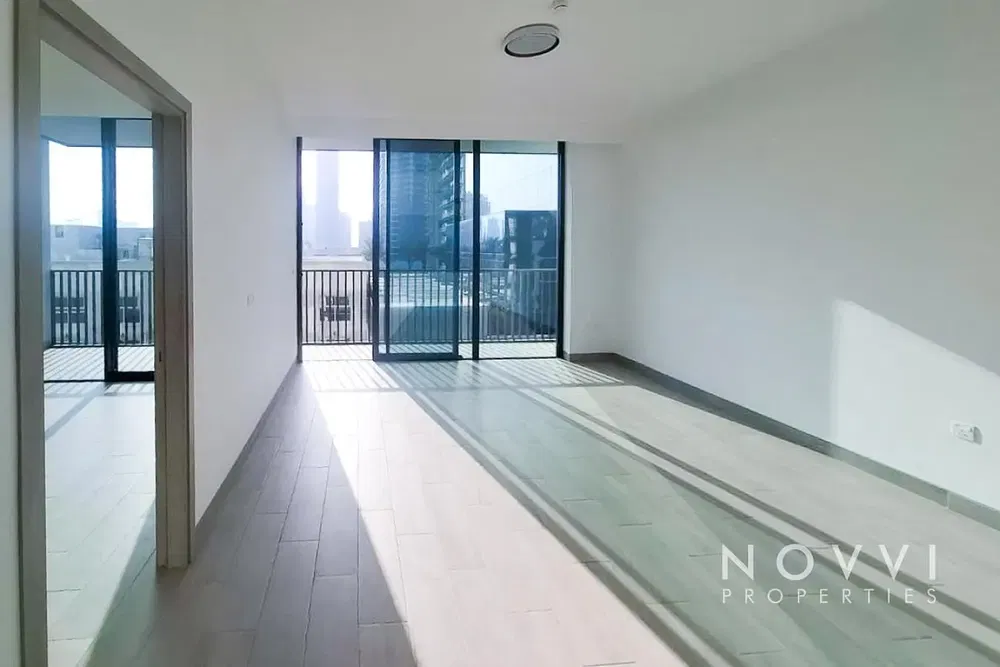 Küche; küchengeräte, holzboden, tageslicht, moderner stil