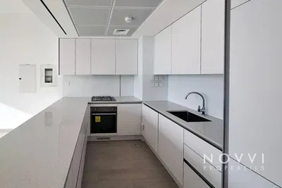 Küche; küchengeräte, holzboden, tageslicht, moderner stil