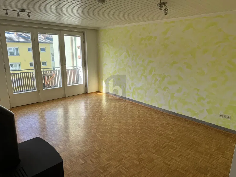 Salon; parquet, lumière naturelle, style moderne