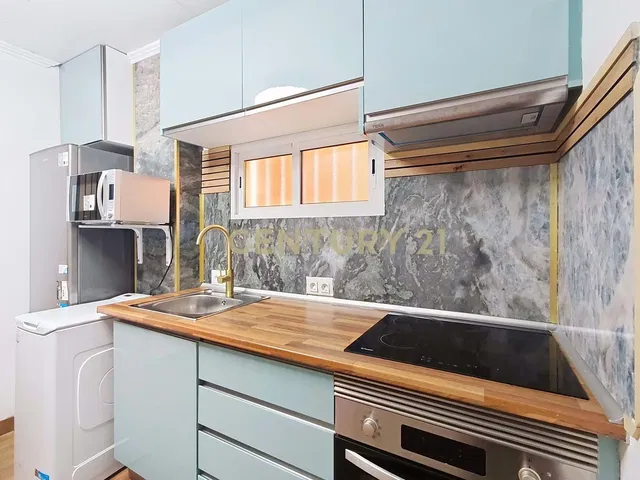 Küche; küchengeräte, holzboden, tageslicht, moderner stil