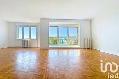 Cuisine; électroménager, parquet, lumière naturelle, style moderne